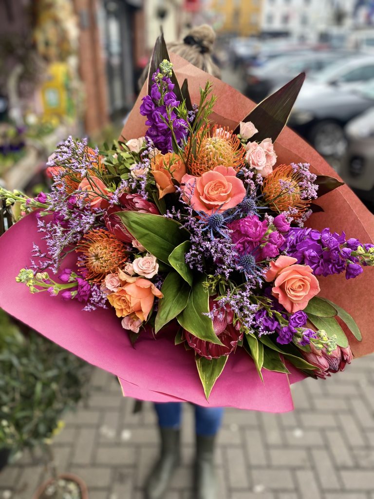 Designers Choice Daisychain Flowers Kinsale